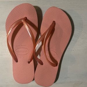 Havaianas Coral Rubber Flip Flops 6W - like new!